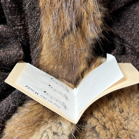 Handcrafted Christmas Caroller. Fur hat and cape. 28” - Picture 4 of 7